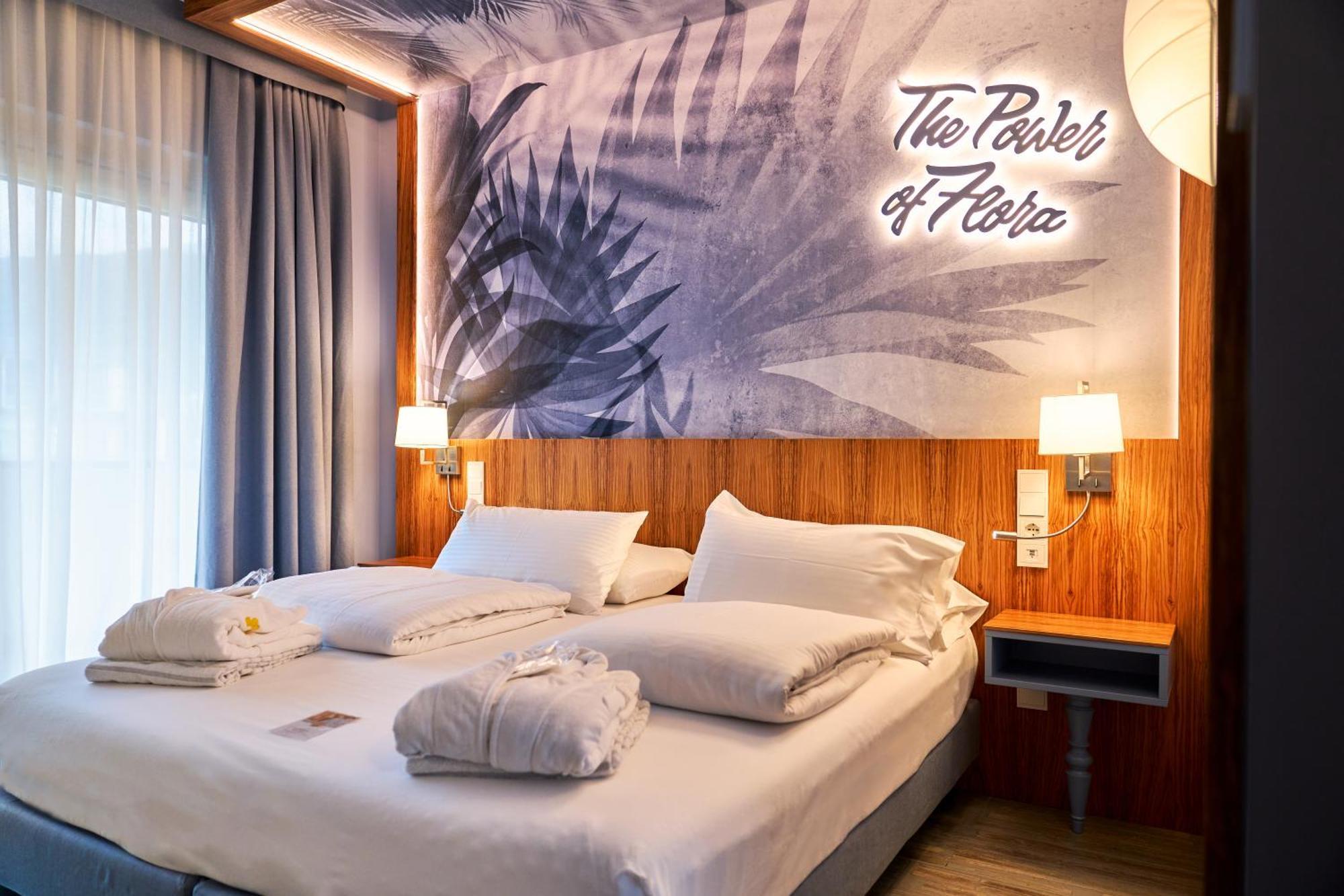 Parc Hotel Flora S Riva del Garda Luaran gambar