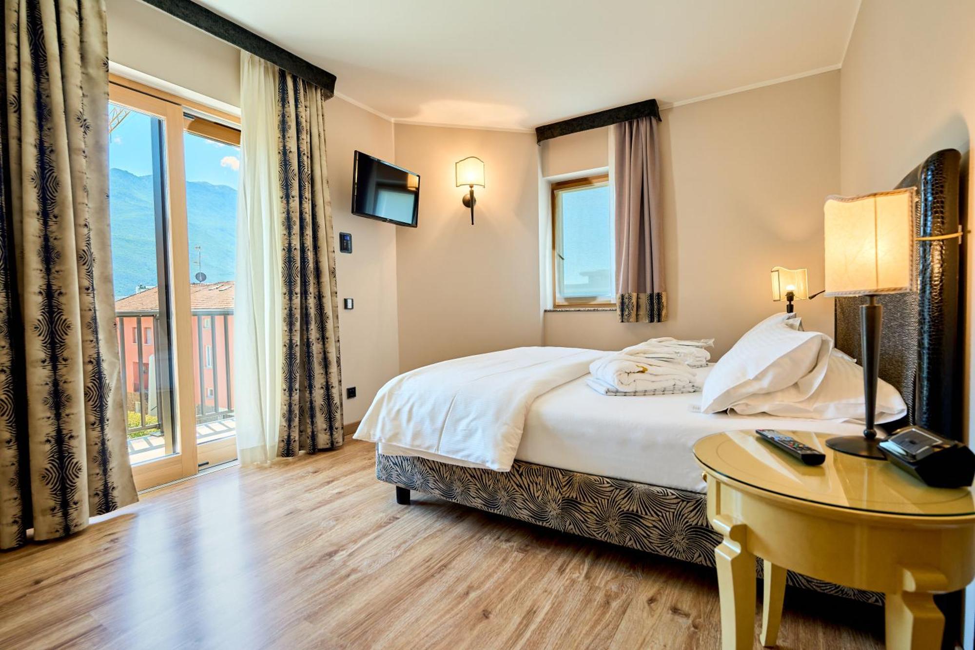 Parc Hotel Flora S Riva del Garda Luaran gambar